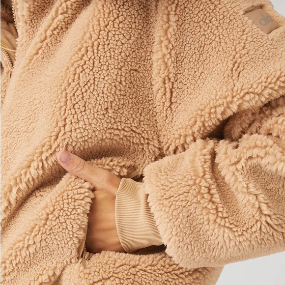 ALO YOGA Foxy Oversized Sherpa Jacket - Camel - Picture 5 of 10